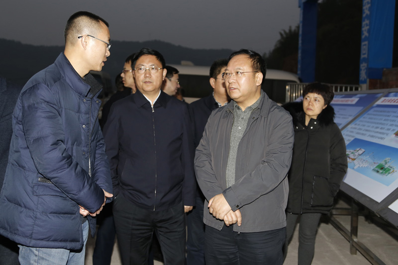 何市长800.jpg
