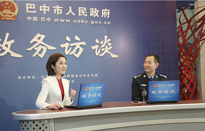 访谈800.jpg