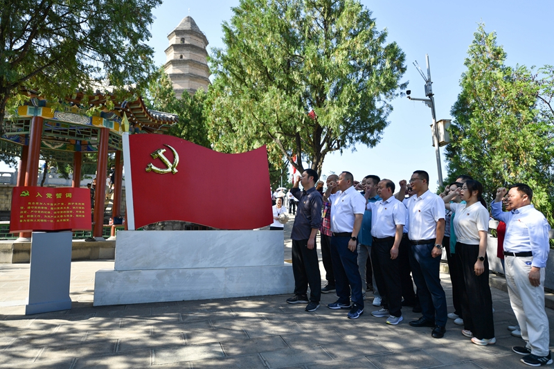 永远在路上
——以习近平同志为核心的党中央引领全面从严治党向纵深推进「相关图片」
